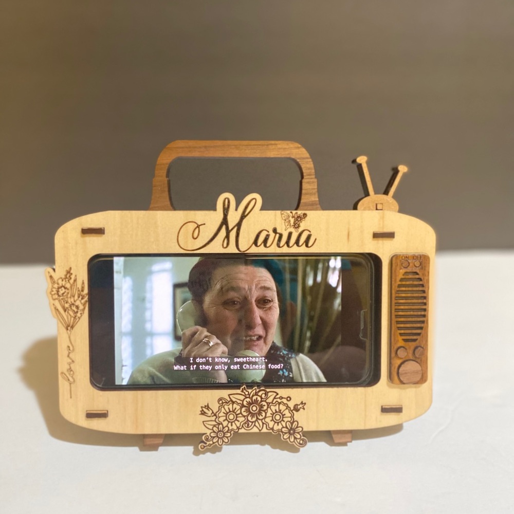Custom made iPhone accessories, iPhone stand case